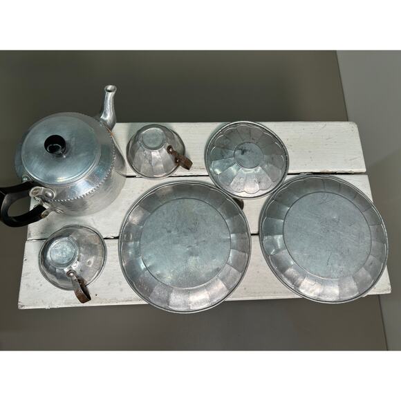 English Mini Teapot, Bakelite + 50s Aluminum childs tea set - 7pc, Played With - Picture 7 of 8